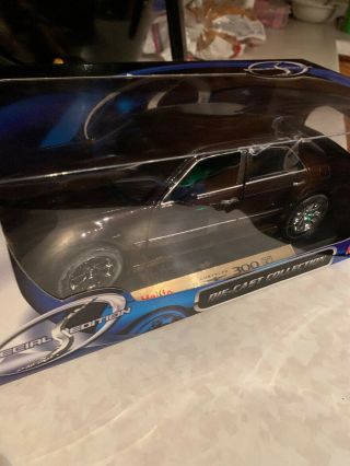Maisto Chrysler 300c Hemi Black Special Edition 31120 1:18 Diecast Car Euc Box