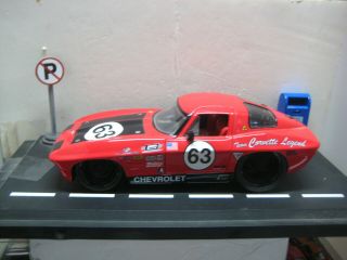 Jada Toys Big Time Msucle 63 Corvette Race Car With Diarama In 1/18th Scale