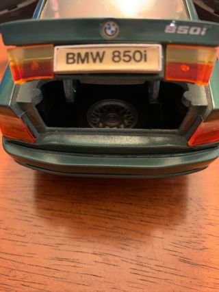 Maisto BMW 850i,  Scale 1/18 5