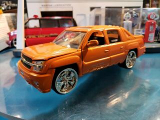 Dub City 2001 Chevrolet Avalanche Die Cast 1/24 Scale By Jada Toys