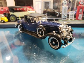 1/32 Signature Models 1931 Cadillac V - 16 Roadster With Top Up Blue