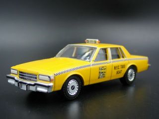 1987 87 Chevy Chevrolet Caprice Nyc Taxi 1/64 Scale Diorama Diecast Model Car