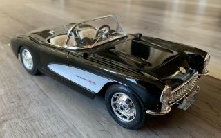 1:18 Bburago 1957 Chevrolet Corvette Convertible Die - Cast Car - Black And White