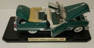 Road Legends 1949 Cadillac Coupe Deville Convertible 1:18 Scale Diecast Car
