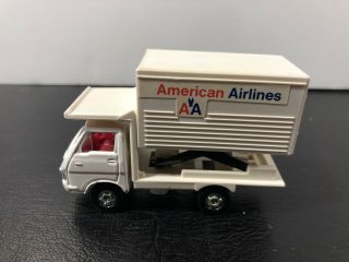 Vintage 1977 Tomica Isuzu American Airlines Lift Box Truck 1:67 Scale