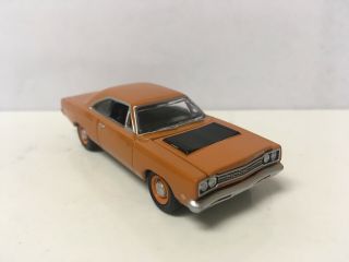 1968 68 Plymouth Road Runner 426 Hemi Collectible 1/64 Scale Diecast