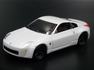 2002 - 2009 Nissan 350z 1:64 Scale Limited Collectible Diorama Diecast Model Car