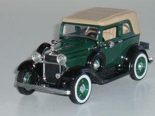 National Motor Museum 1:32 Diecast 1932 Ford Model A Convertible