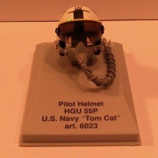 Armour Cdc 1/8 Scale Pilot Helmet,  Hgu 55p,  U.  S.  Navy,  " Tom Cat ",  Art 6023