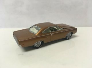 1970 70 Plymouth Road Runner Collectible 1/64 Scale Diecast Diorama Model 2