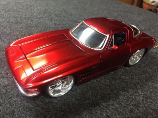 Jada 1963 Red Chevy Corvette Sting Ray Coupe Diecast Car Chevrolet 1/24 M