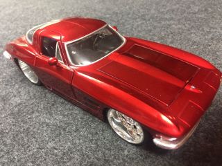 Jada 1963 Red Chevy Corvette Sting Ray Coupe Diecast Car Chevrolet 1/24 M 5