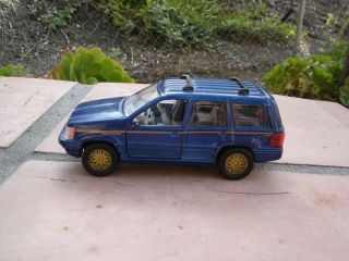 Superior Collectibles Blue Jeep Grand Cherokee Diecast 1/32 Scale