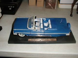 1959 Chevrolet Impala Convertible Die - Cast Road Tough 1/18 Impala Chevy On Base