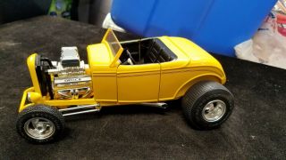 Ertl Ford 1/24 Yellow Deuce Hot Rod 7 - 1/2 " Long Die - Cast Car