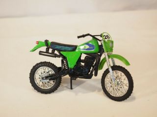 Maisto 1:18 Diecast Kawasaki Dirt Bike Motorcycle Miniature Green