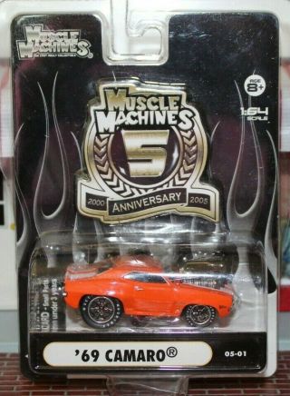 1969 Chevy Camaro - 2005 Muscle Machines 5th Anniversary 1:64 Scale 5 - 01