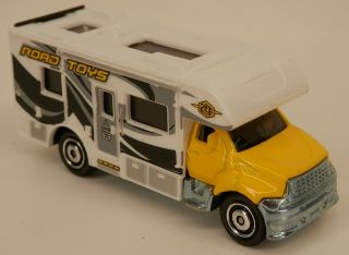 Matchbox Motor Home Toy Hauler Rv Yellow/white W/opening Door 1:87 Scale