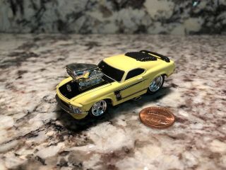 Muscle Machines Die Cast Car 1/64 Scale 69 Boss 302 Mustang 1969 Ford