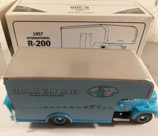 First Gear 1/34 1957 International R - 200 Moving Van Global Van Lines
