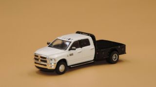 1/64 Dcp/greenlight White/black Ram 3500 Dually Flattbed Truck No Box