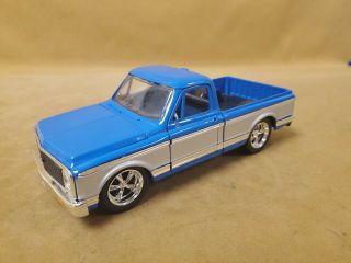 Jada Diecast 1972 Chevrolet Cheyenne Pick Up Truck 1:24 Scale Blue Silver Flaws