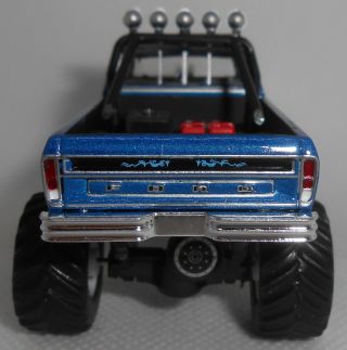 GreenLight 1974 Ford F - 250 Midwest 4 Wheel Drive Center Kings of Crunch Loose 4