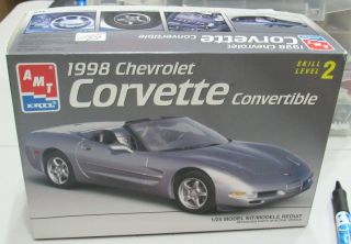 " Open Box " Ertl Amt Model Kit 8329,  1998 Chevrolet Corvette Convertible 1:25
