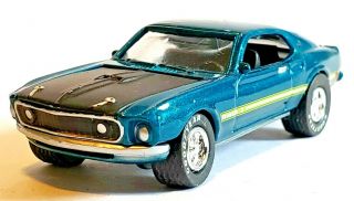 Johnny Lightning Mustang Illustrated 1969 Ford Mustang Mach 1 Green 1/64 Scale