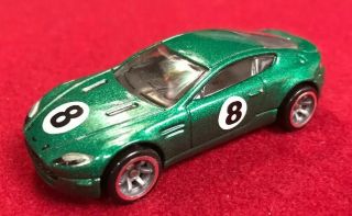Hot Wheels Loose Speed Machines Aston Martin V8 Vantage Racing 8 Green 1/64