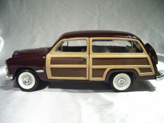 1949 Ford Woody Wagon Die Cast Car - 1/24 scale by Sunnyside SS 8703 2