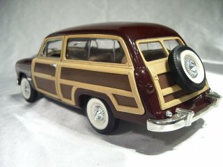 1949 Ford Woody Wagon Die Cast Car - 1/24 scale by Sunnyside SS 8703 3