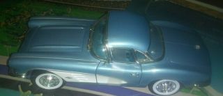 Ertl 1/18 Scale Diecast - 1961 Chevrolet Corvette Metallic Blue