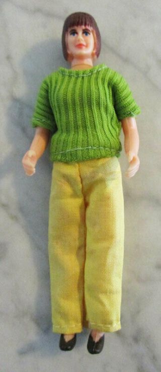 4 1/2 " Jointed Tonka Woman In Green Top,  Yellow Pants - Accessory For Winnebago?