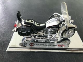 Maisto 1:18 Scale Harley - Davidson 1993 Heritage Softail Nostalgia Die Cast