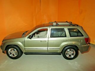 Maisto 2005 Jeep Grand Cherokee 1:18 Diecast No Box