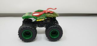 Hot Wheels Monster Jam 1:64 Scale Teenage Mutant Ninja Turtles Raphael Truck