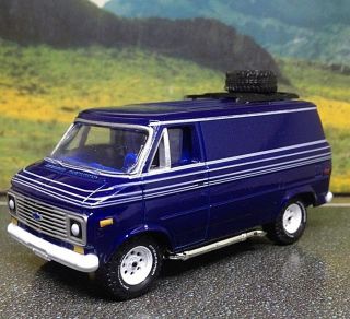 Loose Johnny - Lightning 1/64 1976 Blue Chevrolet G20 Van Off - Road G - 20 Diorama