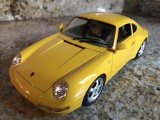 Burago 1/18 - Cod 3350 Porsche 911 Carrera - Yellow