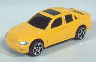 Maisto Lexus Is 300 2.  75 " Diecast Scale Model Yellow
