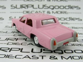 Johnny Lightning 1:64 LOOSE Collectible THE SIMPSONS PINK HOMER ' S CAR SEDAN 2