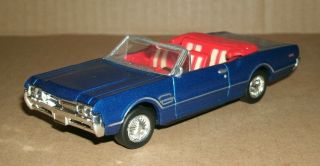 1/43 Scale 1966 Oldsmobile 4 - 4 - 2 Diecast Car Model 442 V8 - Ray 48257 Blue