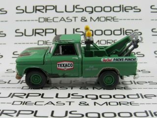 Johnny Lightning 1:64 Loose Collectible 1965 Chevrolet C - 10 Tow Truck Texaco
