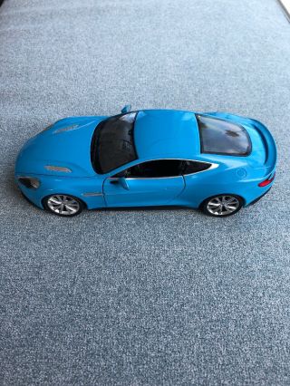 Welly 1:24 Aston Martin Vanquish Blue Diecast Model Sports Racing Car Toy Boxed