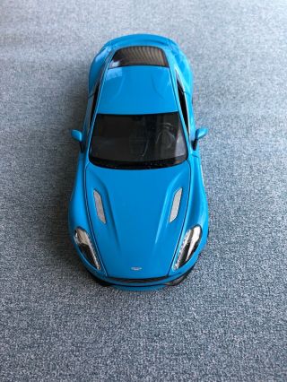Welly 1:24 Aston Martin Vanquish Blue Diecast Model Sports Racing Car Toy BOXED 2