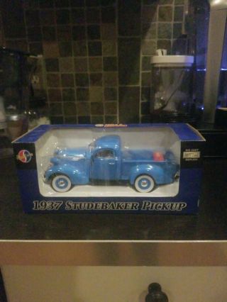 Napa Motorsports 1:24 Diecast Car 1937 Studebaker Pickup Blue Truck