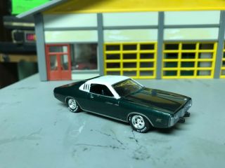 1/64 73 Dodge Charger/midnight Green/blk Int White Vinyl Top/400 V - 8/rubber G/y
