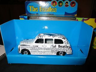 Corgi 1/36 The Beatles Newspaper Taxi (58007)