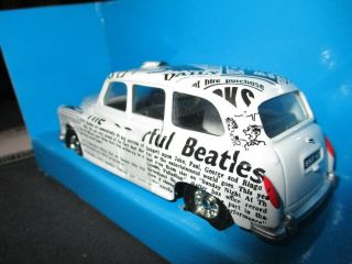 Corgi 1/36 The Beatles Newspaper Taxi (58007) 3
