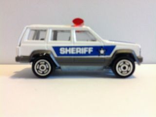 1/64 scale JEEP CHEROKEE XJ Sheriff car package pull Majorette 5